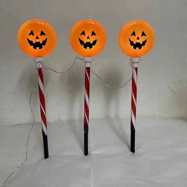 Christmas decorative lights, LED battery-powered lights, round smiling faces, outdoor garden scene setup, decoration, stand