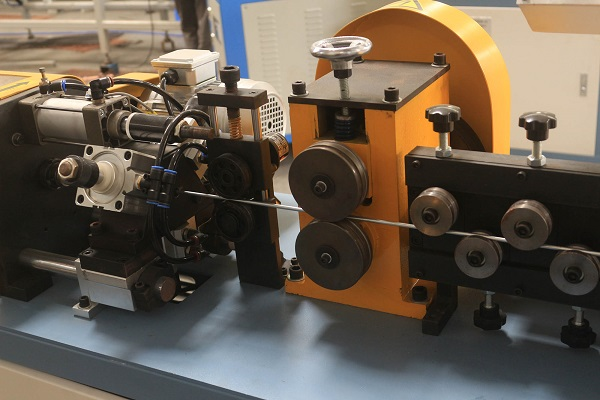 Автоматический выправлять и автомат для резки трубы для медистой стали