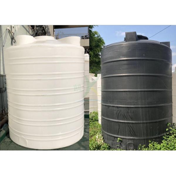 На открытом воздухе вертикальные аксессуары водоочистки цистерны с водой/большое