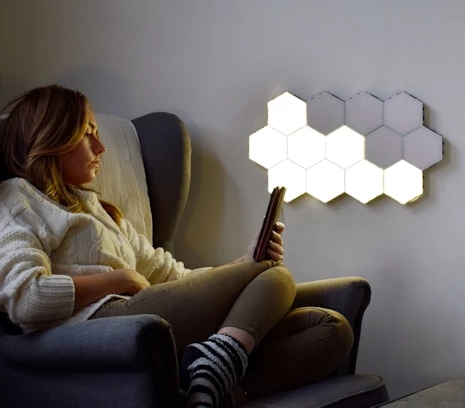 Lumière tactile hexagonale sensible à la lumière quantique en PP blanc pour 2021 Xiamen