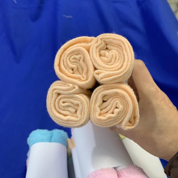 Свернутые небольшие наборы подарка полотенца 29кс29км