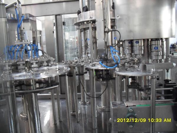 3 em 1 equipamento quente do engarrafamento de BPH da máquina de enchimento 4000 - 6000 do leite de Monoblock