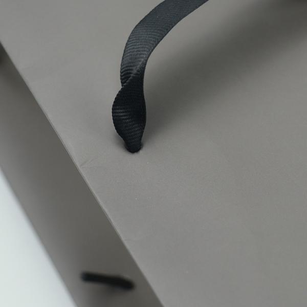 Хозяйственная сумка бумаги с покрытием Kraft искусства несущей для подарка одеяния одежд