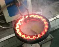 L'induction d'axes de cannelure de vitesse éteignant la machine chauffent traiter l'équipement