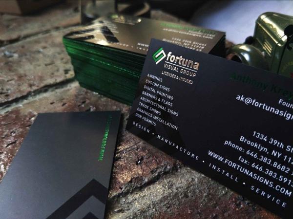 Green Foil Edge Printing Business Cards 700 Gsm Art Paper With Matte Lamination