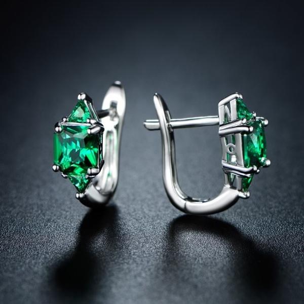 Chic Silver 925 Sterling Silver Heart Pendant Necklace Simulated Emerald Birthstone Necklace