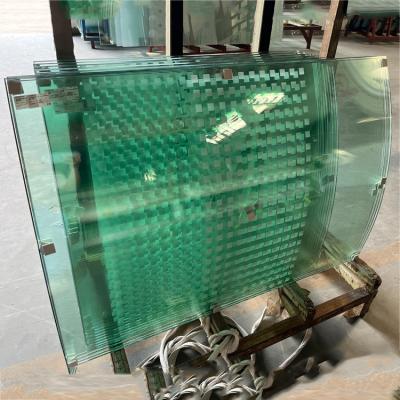 Épaisseur de feuille de verre courbée trempée en verre à pliage à chaud personnalisé Verre de sécurité en verre courbée résistant à la chaleur Pour la décoration à bande