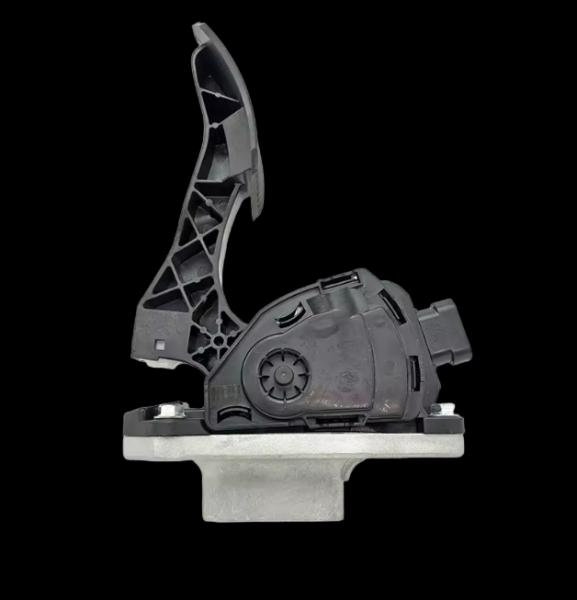 Original Sinotruk HOWO Truck Accessories T5G Electronic Accelerator Pedal 811W25970-6103