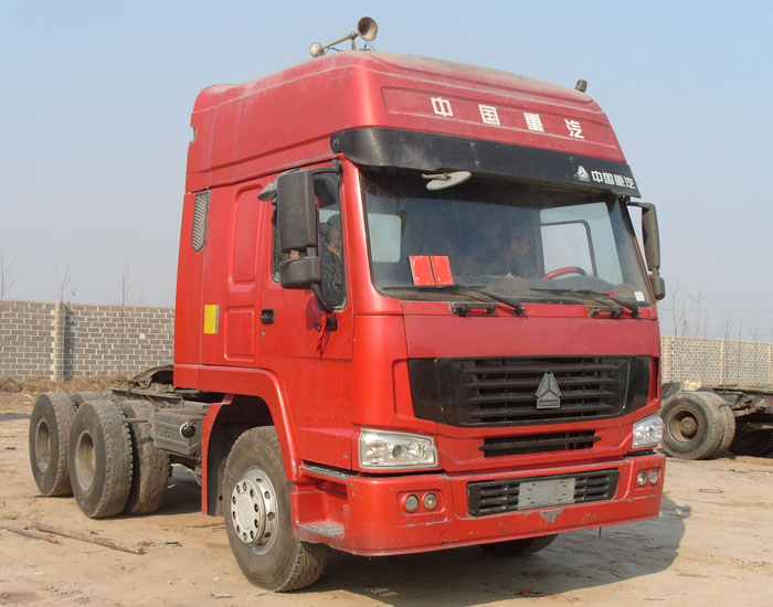 Tractor Truck SINOTRUK HOWO LHD 6X4 Euro2 371HP ZZ4257S3241W