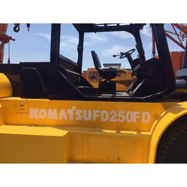 Le haut mât de 2 étapes le chariot élévateur résistant de 25 tonnes, FD250 a utilisé le chariot élévateur de KOMATSU