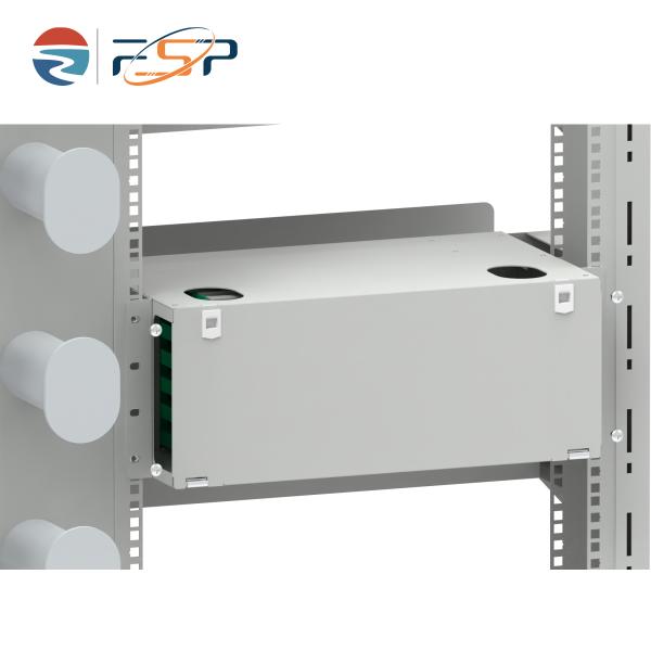 Прочный серебряный отдел 47U ODF шкаф для внутренней сети FTTH FTTX поднос загружен