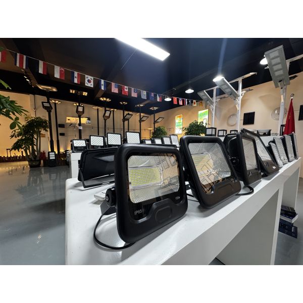 Outdoor Solar Flood Light Auto Light Sensing High Power LED Long Lasting Charge