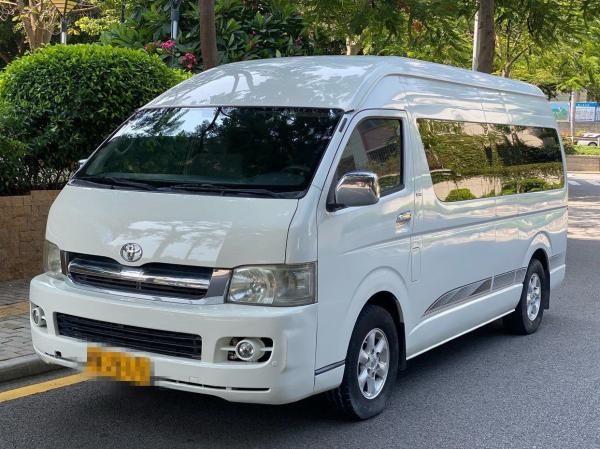 O telhado alto assentos Toyota usado gasolina Hiace de 2005 anos 13 usou Mini Bus Automatic Transmission