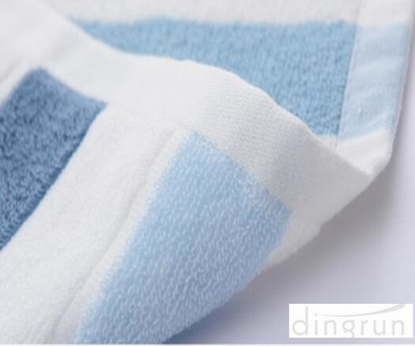 Soft Touch Fadeless Sports Gym Towels , Eco - Friendly Athletic Cooling Towel 35*95cm