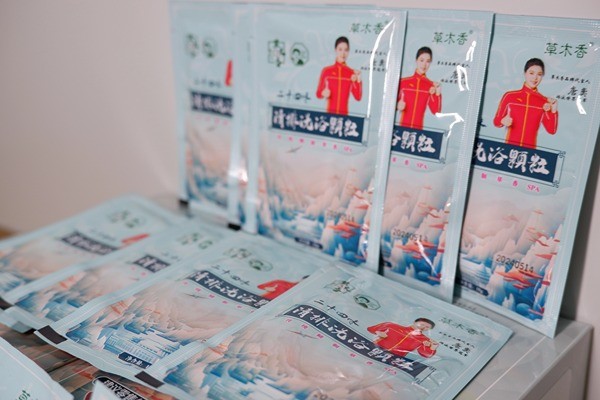 Elimina la humedad Las esencias de hierbas eliminan los gránulos de hierbas frías