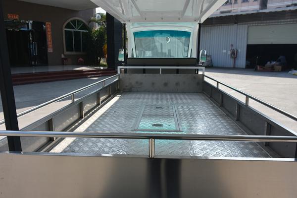 7.5kW 2 Person Electric Utility Cart Electric Cargo Bus With Heavy Payload