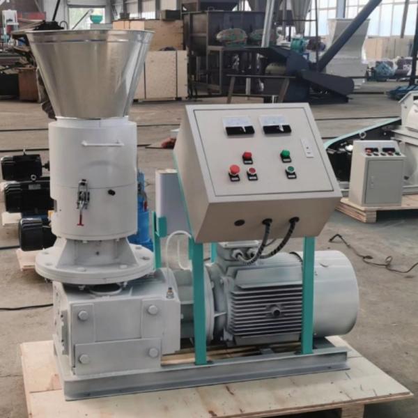 Le rouleau tournent l'appartement de sciure de biomasse du moulin 300KG de granule en bois meurent machine de granule