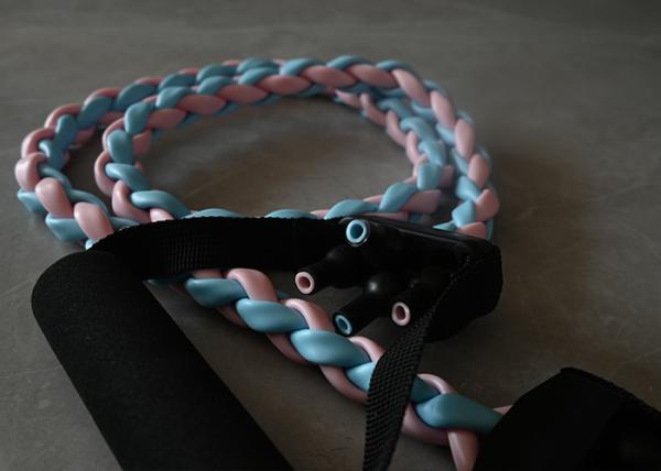 Corde en latex tressée: bande de résistance tordue à 4 tubes avec poignées pour la physiothérapie et les séances d'entraînement à domicile
