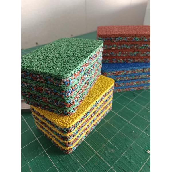 Granos de caucho para patio de juegos ecológicos