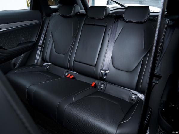 JAC QX PHEV 120 km Vehículos eléctricos híbridos enchufables SUV compacto con caja de cambios automática y sistema de entretenimiento del automóvil
