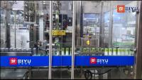 22000 latas / hora Máquina de etiquetado de manga de lata Etiquetador de manga de lata para Vietnam Línea de producción de bebidas de agua de coco Sitio del cliente