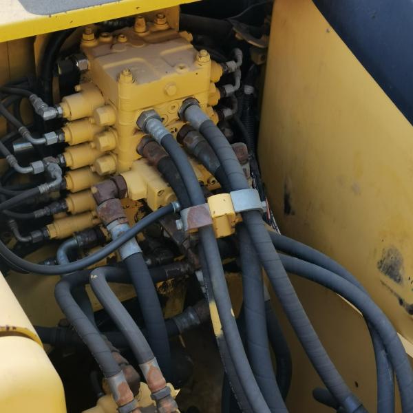 Couleur d'origine Utilisé Komatsu PC130 Excavateur à rampe pour la construction