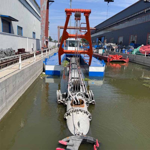 12 Inch Hydraulic Cutter Suction Dredger with 1100m3/h Workload and 10m Dredging Depth for River Sand Mining