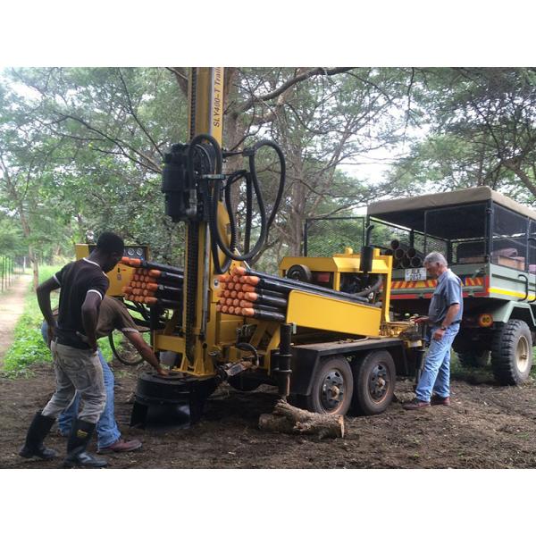 Облегченным буровая установка водяной скважины 200m 220mm установленная трейлером