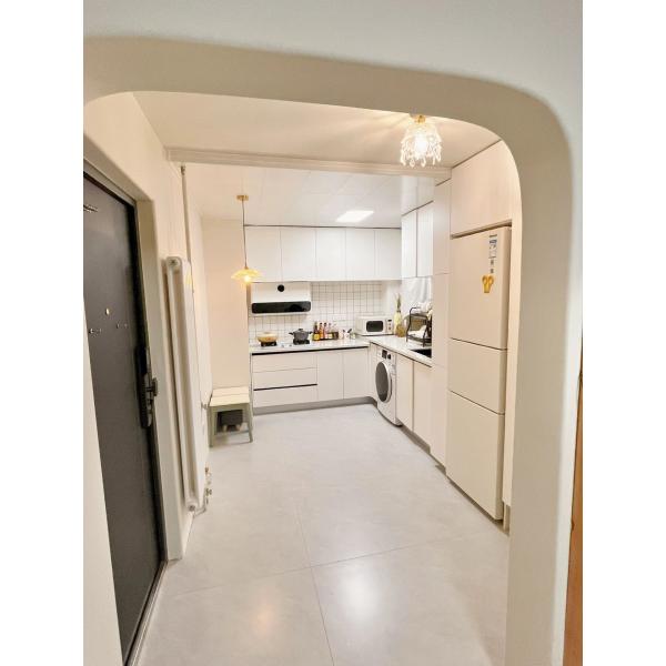 High Quality PVC Laminate Modern Kitchen Cabinet Pantry Cupboard Design
