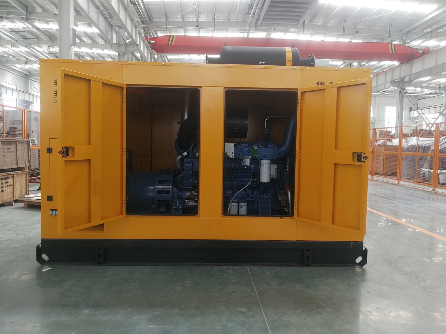 Двигатель Yuchai 125 Kva Беззвучный генератор Шесть цилиндров Звукозащитный дизельный генератор