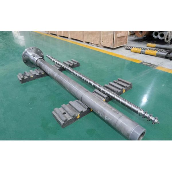 Single Screw Extruder Screw Barrel with 20mm-200mm Screw Diameter HV900-1100 Barrel Hardness and Nitrided Surface Treatment