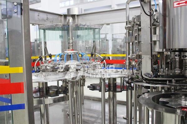 Planta carbonatada do refresco do tampão de parafuso/máquina de engarrafamento carbonatada da bebida