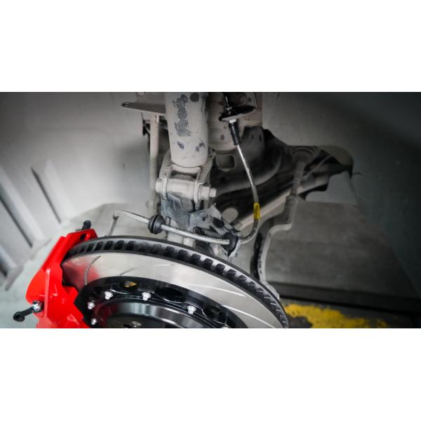 Передний большой тормозный комплект 4 поршневого калибра с 355 * 28 мм ротора BBK Автомобильный тормозная система для Mercedes-Benz CLA 18 дюймового автомобильного обода