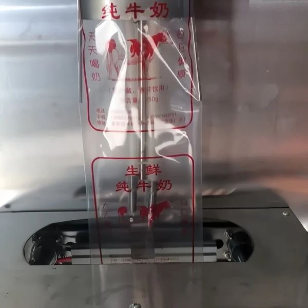 20cm Film Width Pneumatic Packing Machine Back Sealing Liquid Packaging Machines 500W