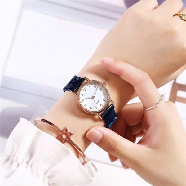 Milan Magnetic Strap Women Quartz Watch 29mm Case Push Crown