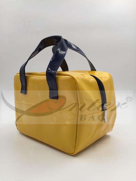 Easy Carry Travel Cooler Bag Leak Proof Collapsible Cooler For Family
