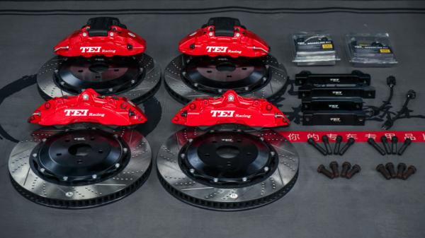 Compasso de calibre do pistão de Toyota Sienna Big Brake Kit 6 para o pistão do freio 4 de Front And Integrated Electronic Parking para a parte traseira