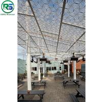L'escalier en aluminium fermé en forme de s clôturant le plafond suspendu acoustique couvre de tuiles l'épaisseur 15MM