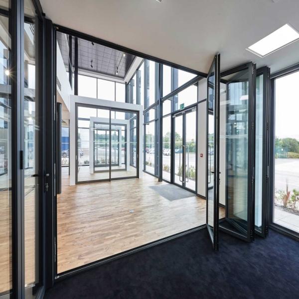 Puertas impermeables de aluminio de doble acristalamiento de alta calidad para casas modernas