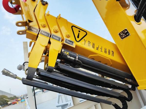Cheaper Price 190HP ELF ISUZU Truck Mounted With Crane Folding Boom 6.3 Tons Crane for Sales