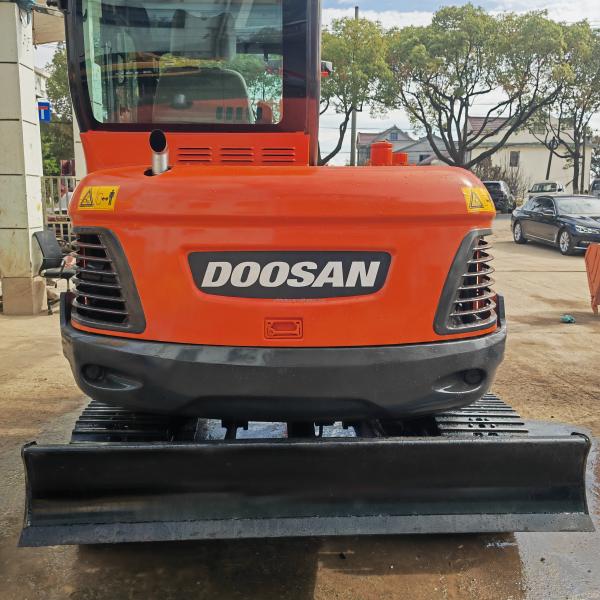 6 Ton Mini Size Used Excavator Used Doosan Dx60 6000KG 0.21m3 Bucket Capacity
