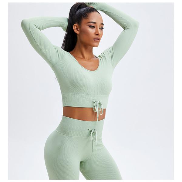 Разминка 2 частей пошученных над женщин установила гетры батта Scrunch с верхней частью урожая