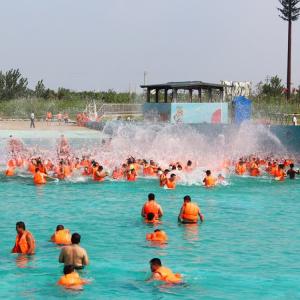 大規模な津波波プール ウォーターパーク 防天