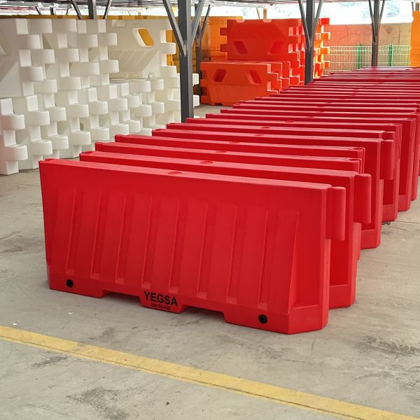 Highway Water Barrier 2m PE Water-Filled Traffic Plastic Road Barrier
