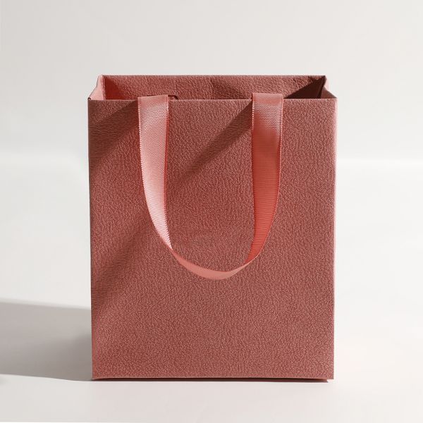 Exquisite Jewelry Packaging Bags Gift Bags High-Quality Paper Bags With Customizable Logos