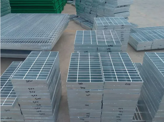 Galvanized Serrated Style Steel Grating for Safe and Customizable Platform Walkways