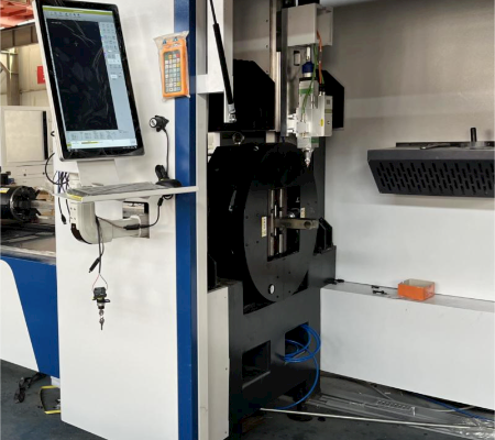 6015 CNC Tube Laser Cutter Pipe Fiber Laser Cutting Machine For Pipe Cutting t