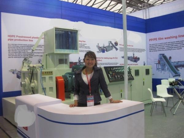 Side Force Feeder Plastic Recycling Granulator Machine Recycled PE Film Pelletizing Line