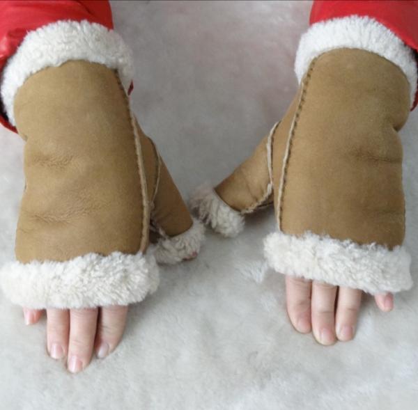 Stock Ladies Lambskin Gloves with Curly Fur Trim Cuff Shealring Sheepskin Fingerless Gloves