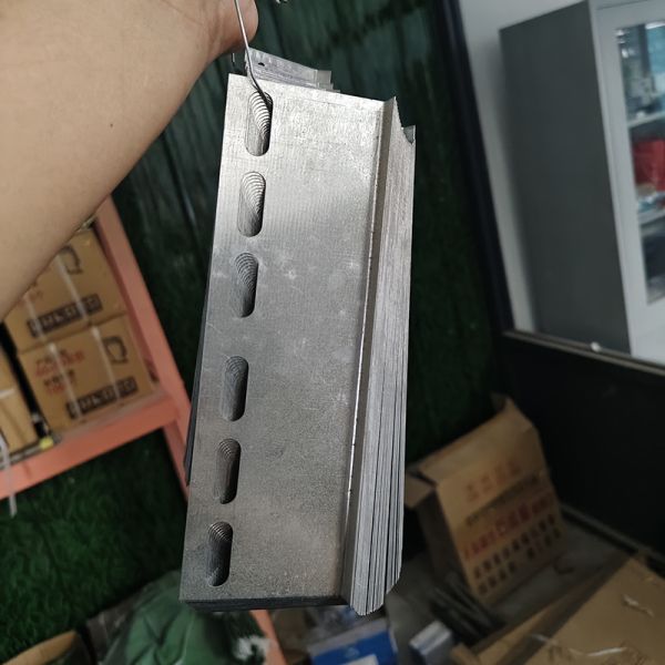 Fire Resistance Hot-Dip Galvanized Wall-Mounted Cable Tray for Electrical Wiring Management